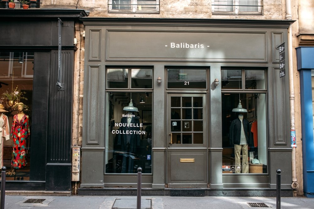 Point-to-point measurement on a storefront photo